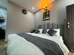 The FarmHouse Cafe & Lounge