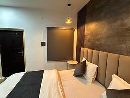 The FarmHouse Cafe & Lounge