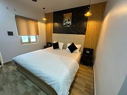 The FarmHouse Cafe & Lounge