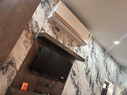 The FarmHouse Cafe & Lounge