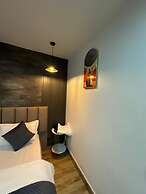 The FarmHouse Cafe & Lounge