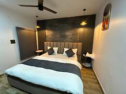 The FarmHouse Cafe & Lounge