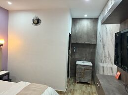 The FarmHouse Cafe & Lounge