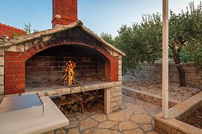 Charming Villa With Swimming Pool