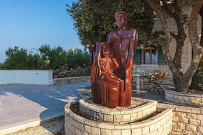 Charming Villa With Swimming Pool