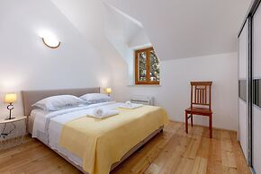 Charming Villa With Swimming Pool