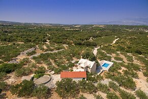 Charming Villa With Swimming Pool