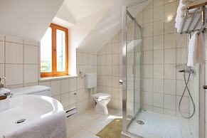 Charming Villa With Swimming Pool