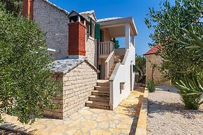 Charming Villa With Swimming Pool