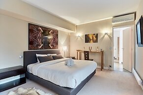 Superb Arc de Triomphe Apartment