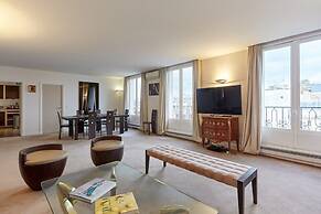Superb Arc de Triomphe Apartment