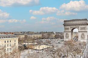 Superb Arc de Triomphe Apartment