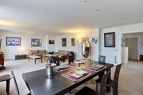 Superb Arc de Triomphe Apartment