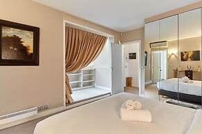 Superb Arc de Triomphe Apartment