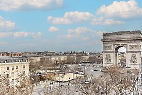 Superb Arc de Triomphe Apartment