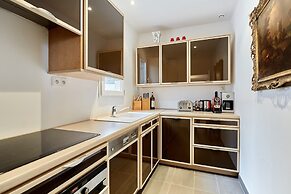 Superb Arc de Triomphe Apartment