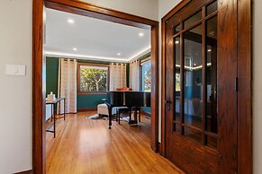 Lowry Parlour