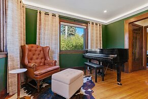 Lowry Parlour