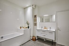 Sublime Apartment in the Heart of Paris