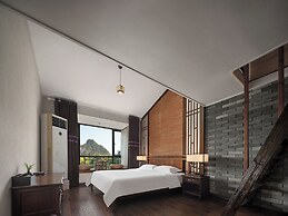 Castle peak yard Inn Guilin