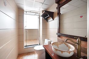 Castle peak yard Inn Guilin