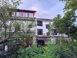 Castle peak yard Inn Guilin