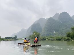 Castle peak yard Inn Guilin
