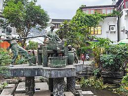 Castle peak yard Inn Guilin