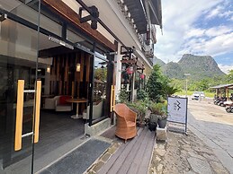 Castle peak yard Inn Guilin