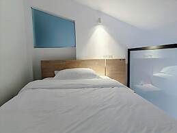 Castle peak yard Inn Guilin