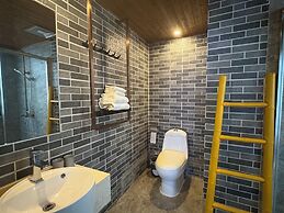 Castle peak yard Inn Guilin