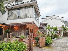 Castle peak yard Inn Guilin