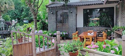 Castle peak yard Inn Guilin