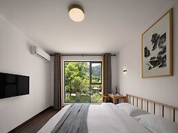 Castle peak yard Inn Guilin