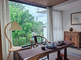 Castle peak yard Inn Guilin