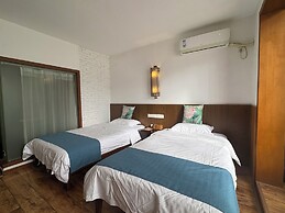Castle peak yard Inn Guilin
