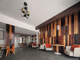 Castle peak yard Inn Guilin