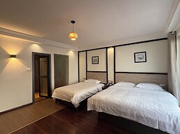 Castle peak yard Inn Guilin