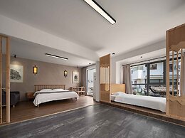 Castle peak yard Inn Guilin