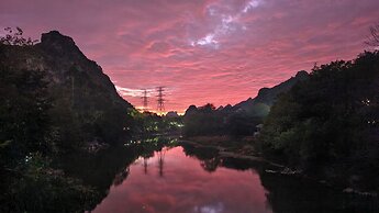 Castle peak yard Inn Guilin