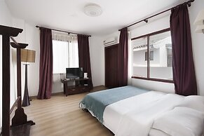 Castle peak yard Inn Guilin