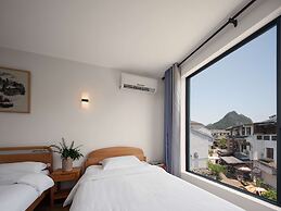 Castle peak yard Inn Guilin