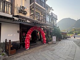 Castle peak yard Inn Guilin