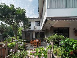 Castle peak yard Inn Guilin