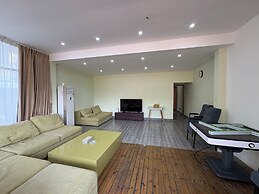 Castle peak yard Inn Guilin