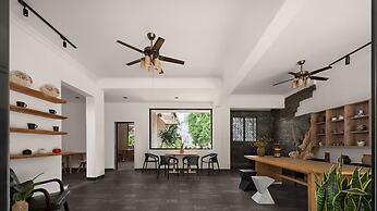 Castle peak yard Inn Guilin