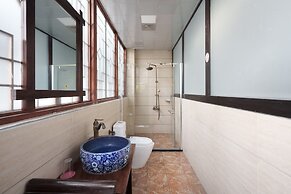 Castle peak yard Inn Guilin