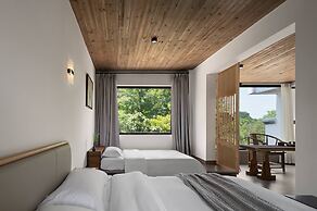 Castle peak yard Inn Guilin