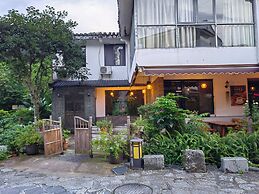 Castle peak yard Inn Guilin