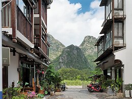Castle peak yard Inn Guilin